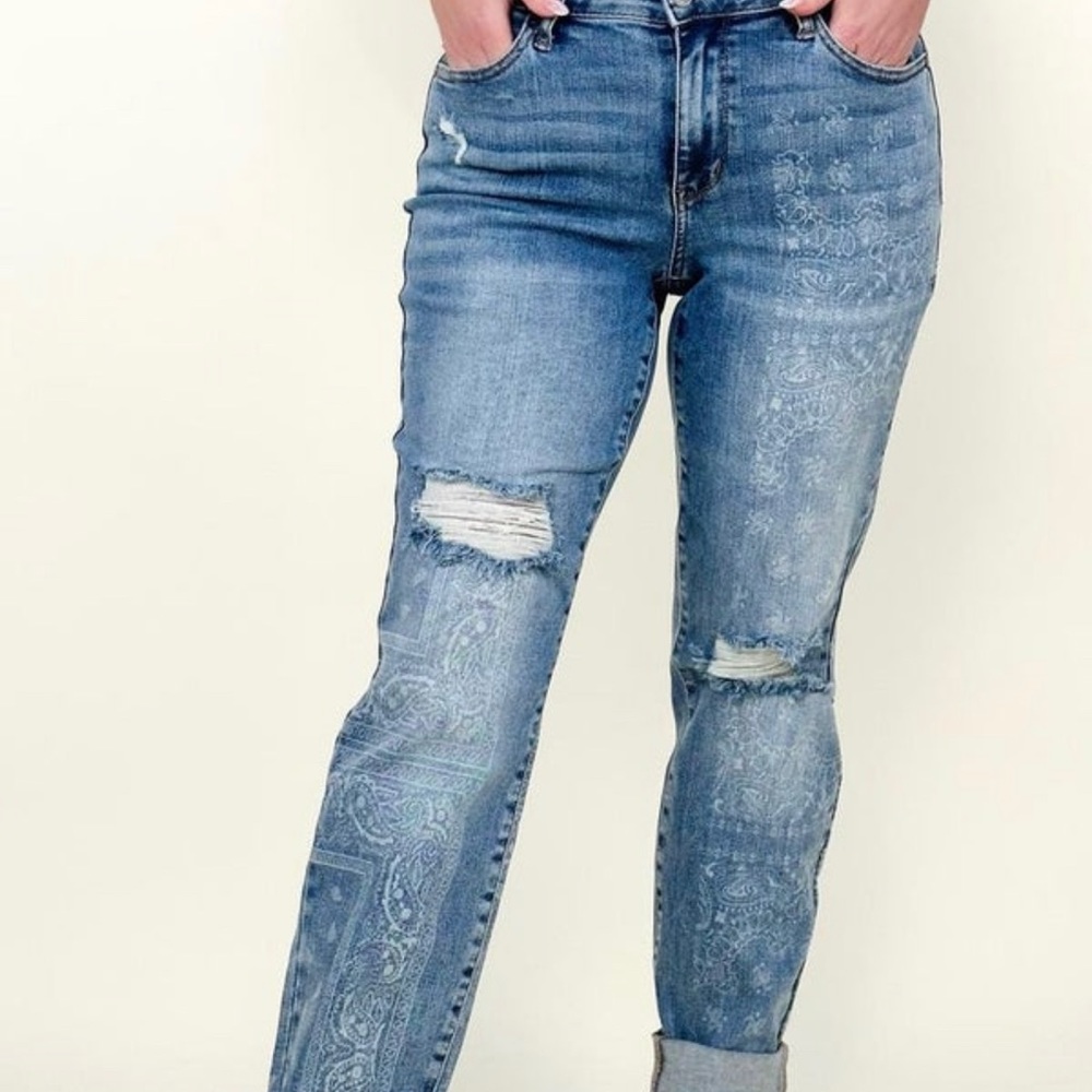 Judy Blue mid-rise paisley print boyfriend jeans size 13